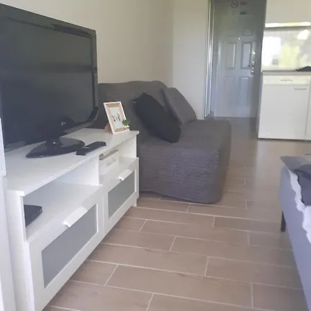 Kardos Apartment *